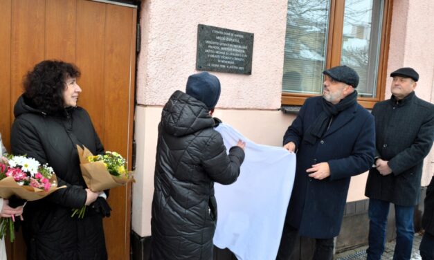 Pamětní deska Miloše Zapletala odhalena